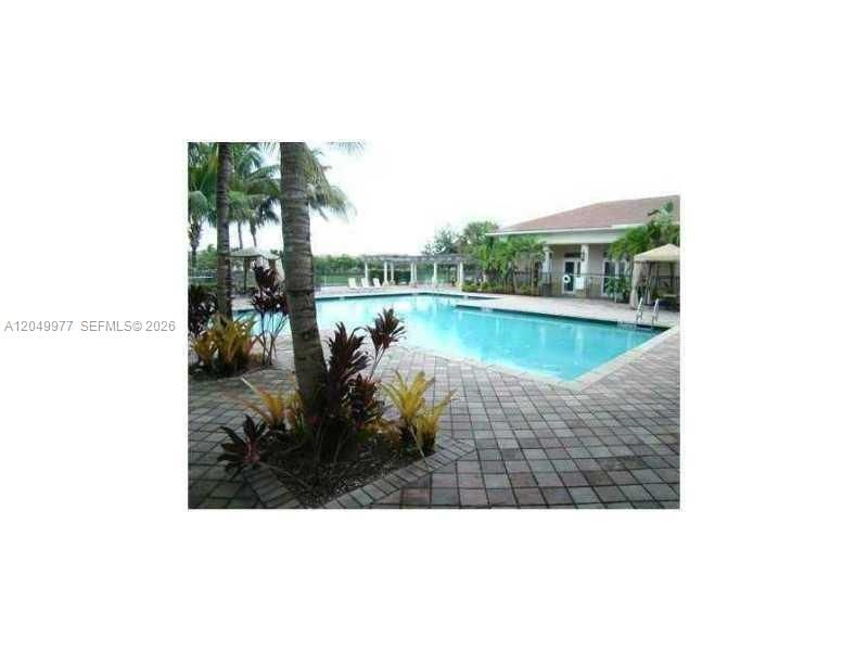 For Rent: $1,975 (1 beds, 1 baths, 800 Square Feet)