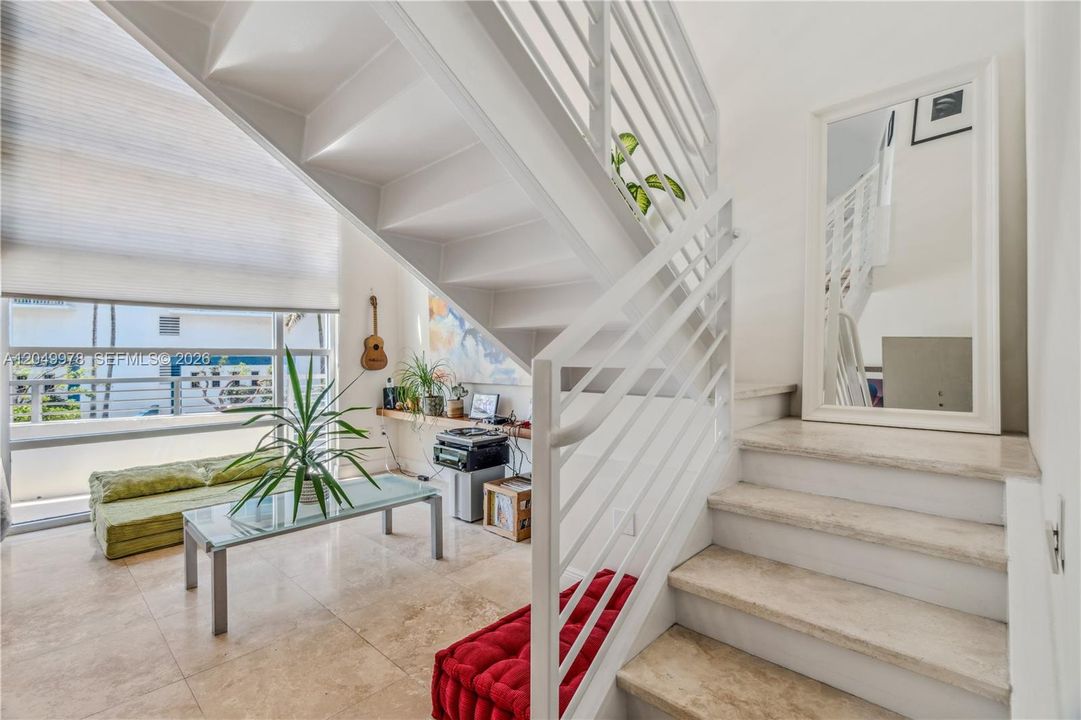 For Rent: $3,000 (1 beds, 1 baths, 760 Square Feet)
