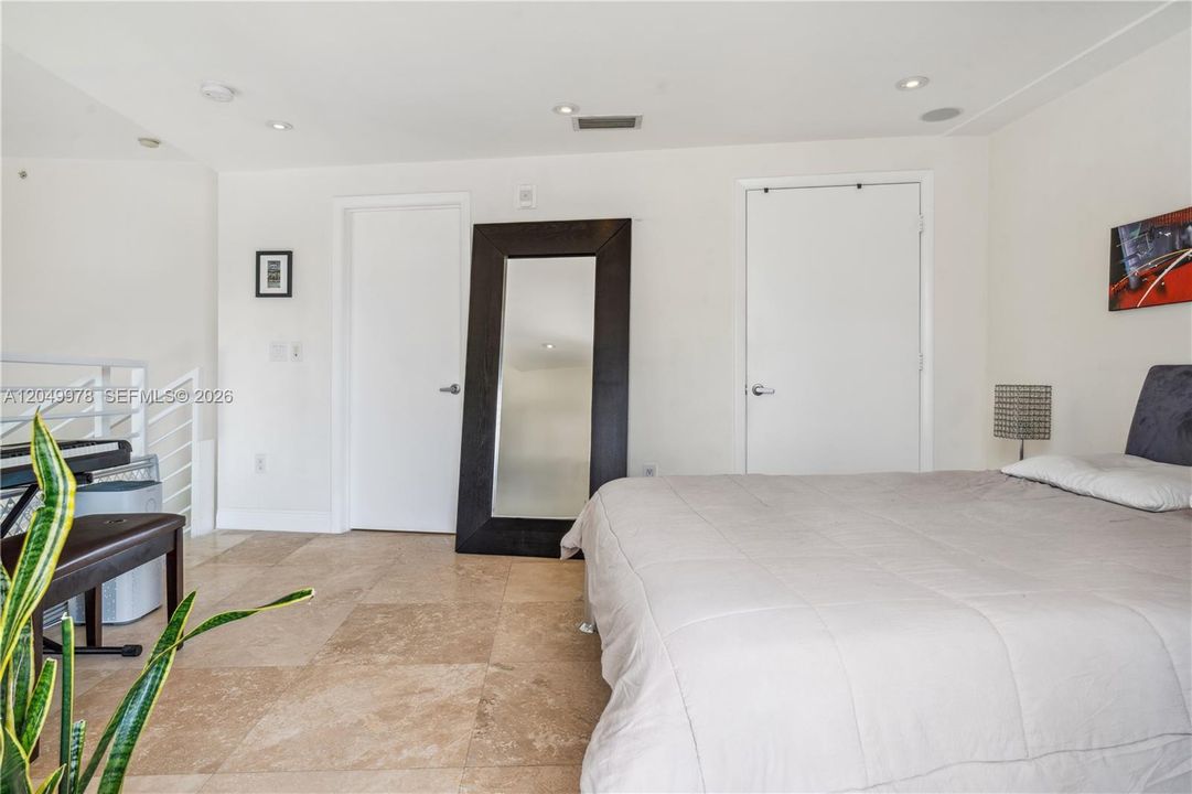 For Rent: $3,000 (1 beds, 1 baths, 760 Square Feet)