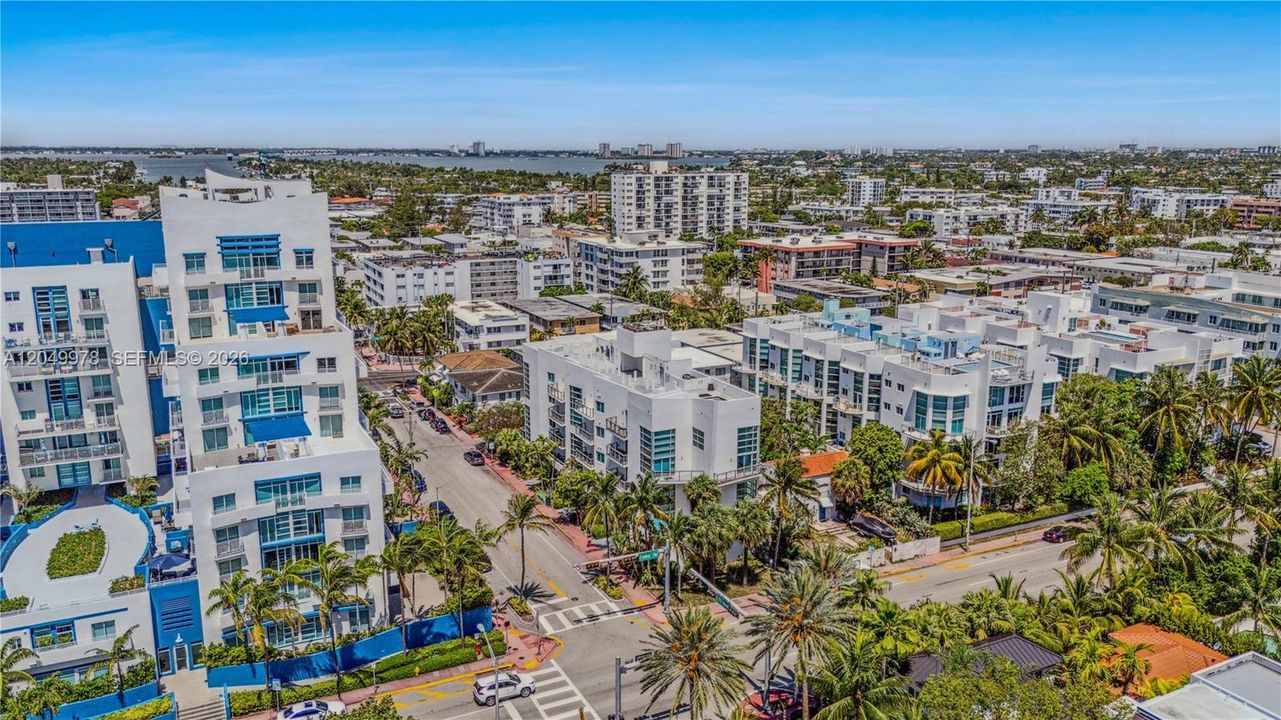 For Rent: $3,000 (1 beds, 1 baths, 760 Square Feet)