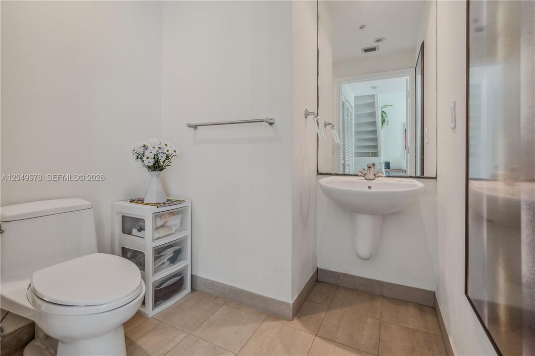 For Rent: $3,000 (1 beds, 1 baths, 760 Square Feet)