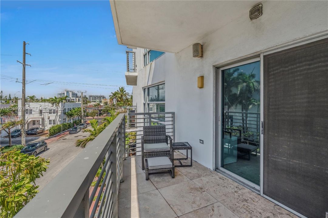 For Rent: $3,000 (1 beds, 1 baths, 760 Square Feet)