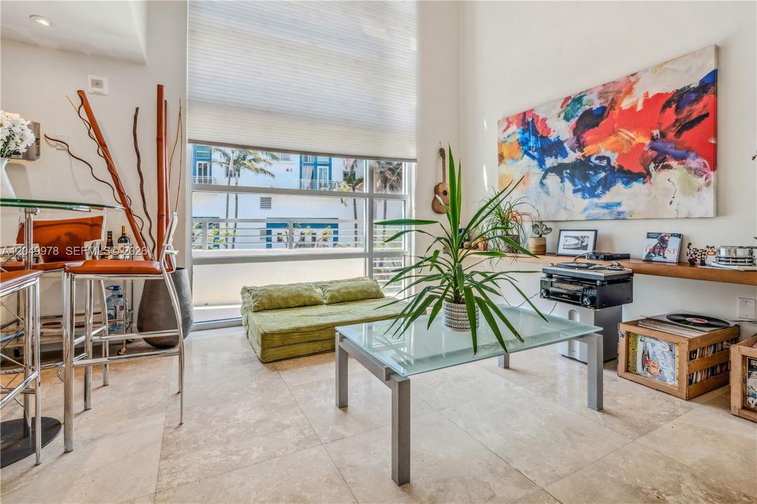 For Rent: $3,000 (1 beds, 1 baths, 760 Square Feet)