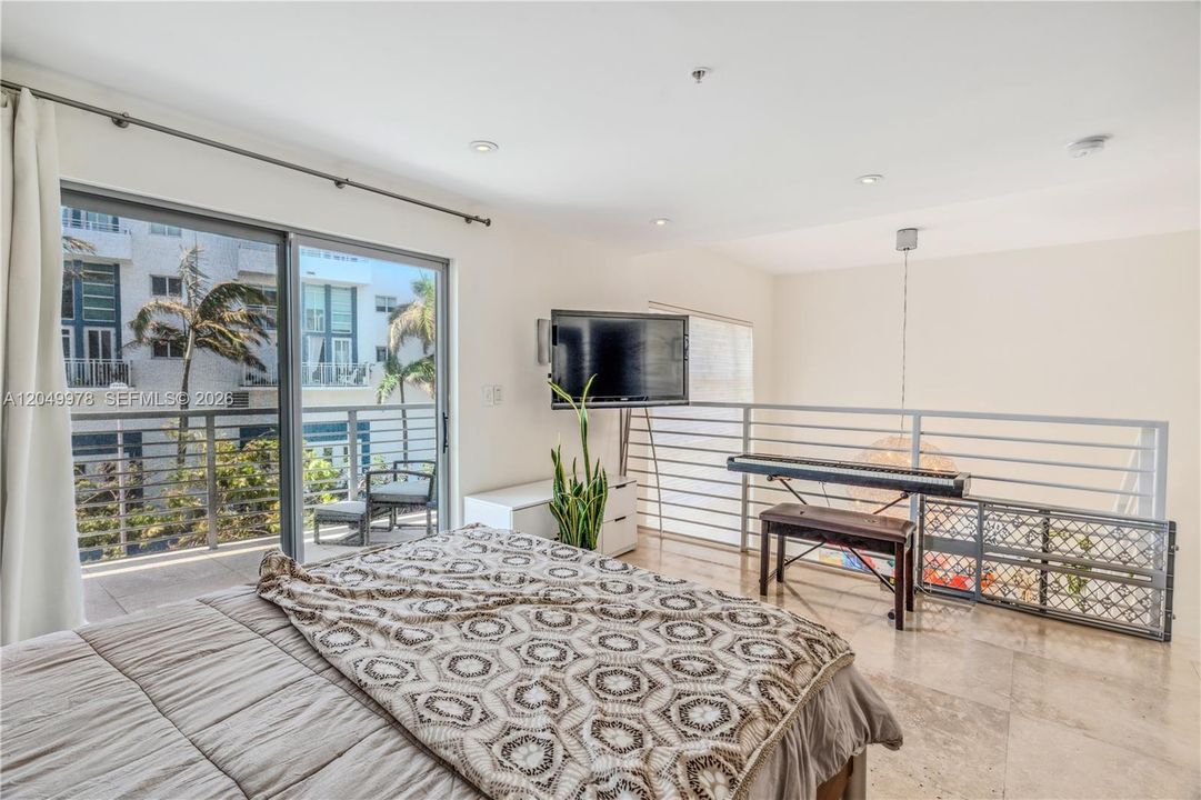 For Rent: $3,000 (1 beds, 1 baths, 760 Square Feet)