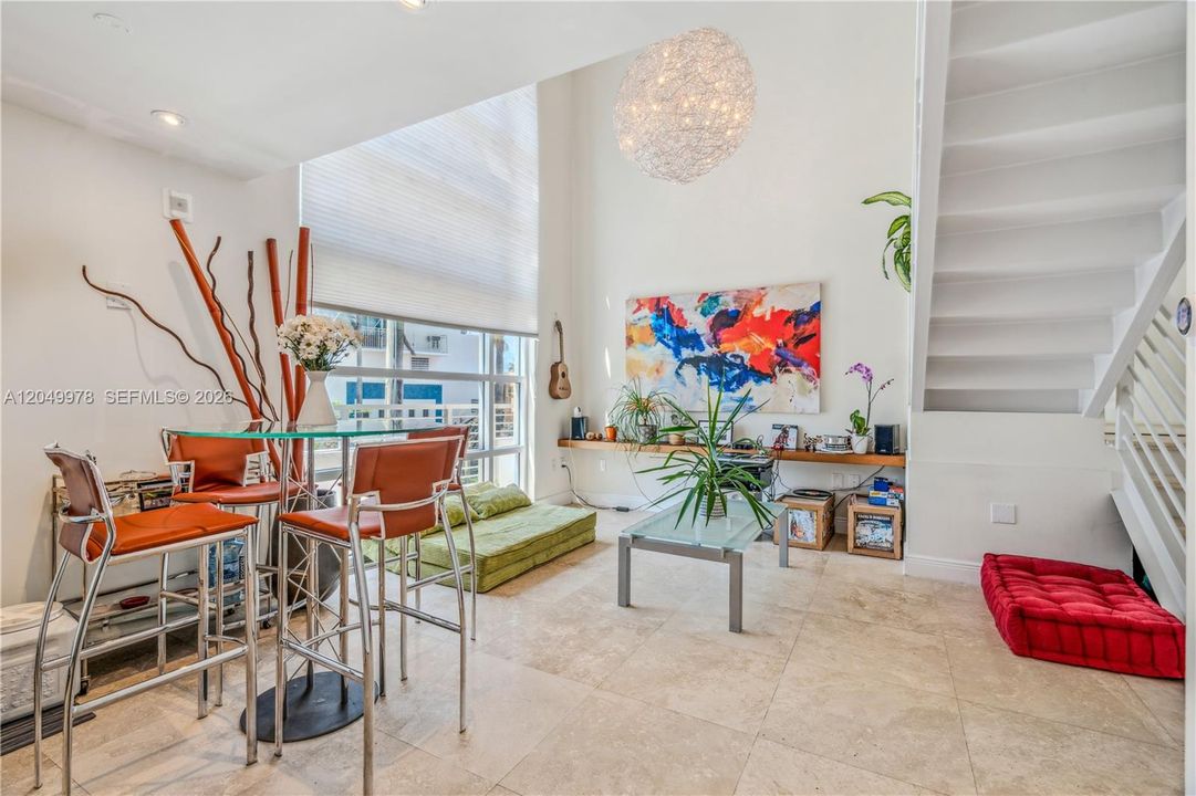 For Rent: $3,000 (1 beds, 1 baths, 760 Square Feet)