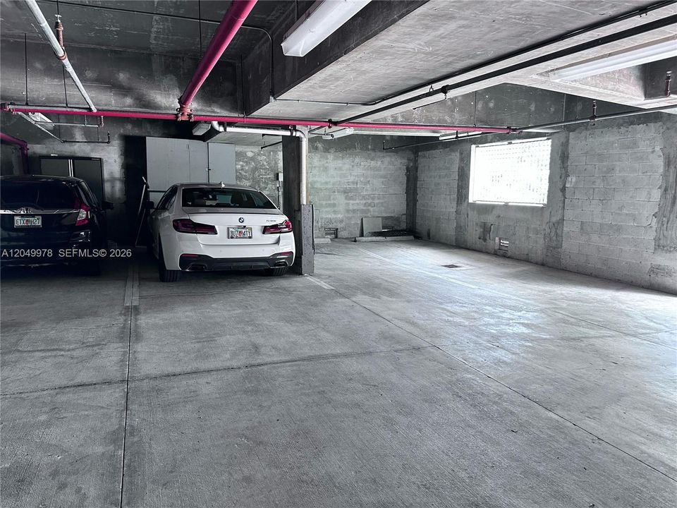 For Rent: $3,000 (1 beds, 1 baths, 760 Square Feet)