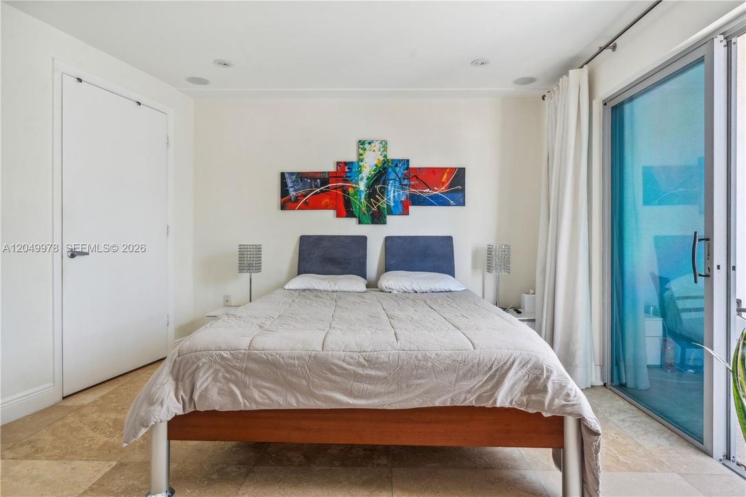 For Rent: $3,000 (1 beds, 1 baths, 760 Square Feet)