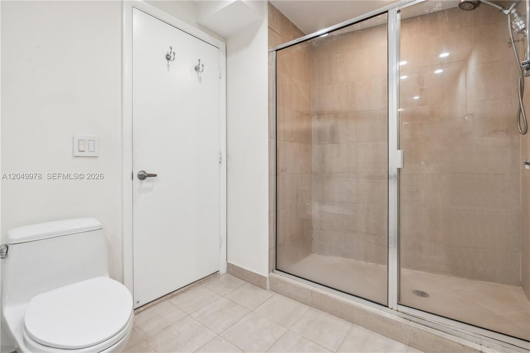 For Rent: $3,000 (1 beds, 1 baths, 760 Square Feet)