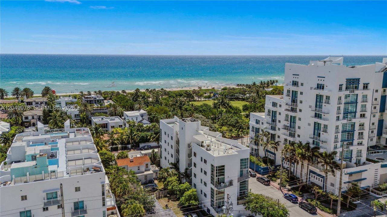 For Rent: $3,000 (1 beds, 1 baths, 760 Square Feet)