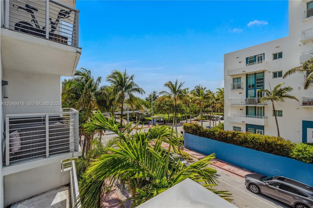 For Rent: $3,000 (1 beds, 1 baths, 760 Square Feet)