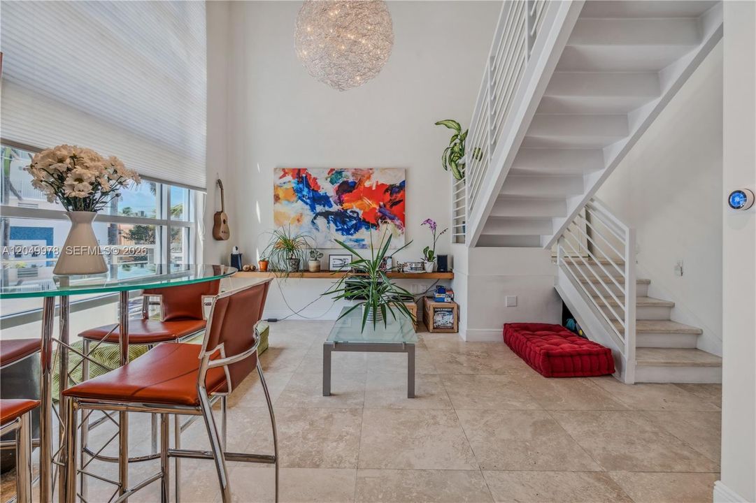 For Rent: $3,000 (1 beds, 1 baths, 760 Square Feet)