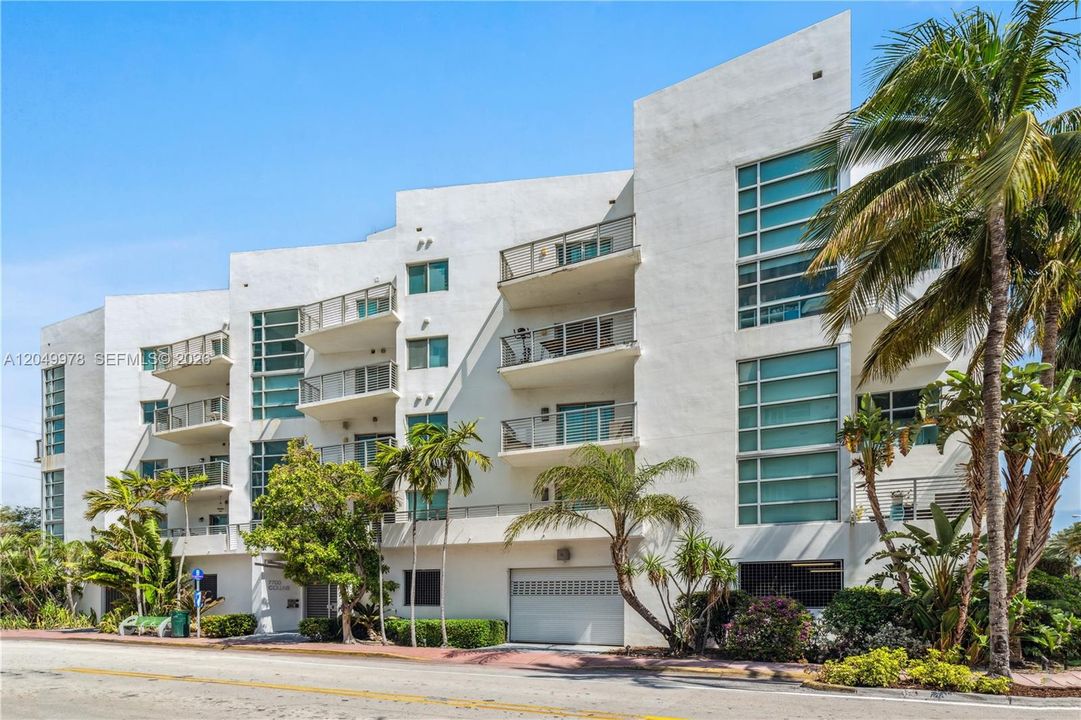 For Rent: $3,000 (1 beds, 1 baths, 760 Square Feet)