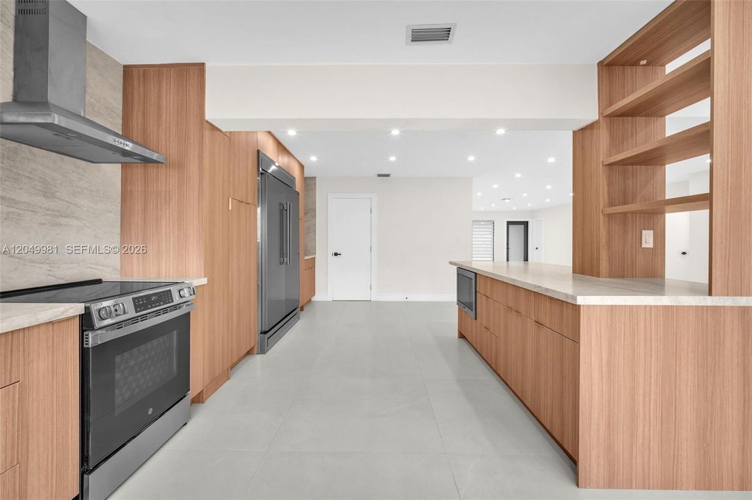 For Sale: $1,000,000 (5 beds, 3 baths, 2525 Square Feet)