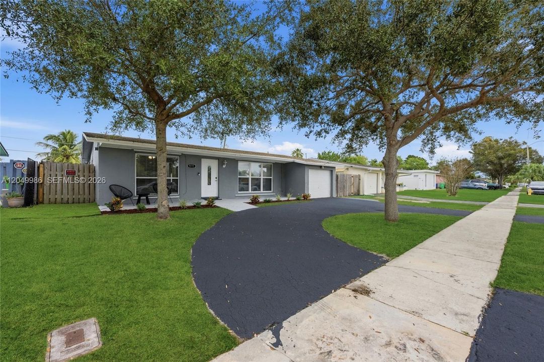 For Sale: $599,000 (4 beds, 2 baths, 1537 Square Feet)