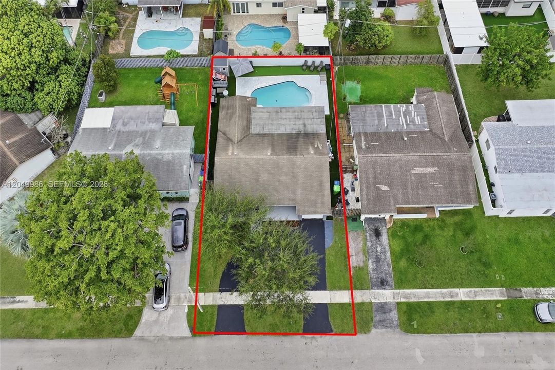 For Sale: $599,000 (4 beds, 2 baths, 1537 Square Feet)