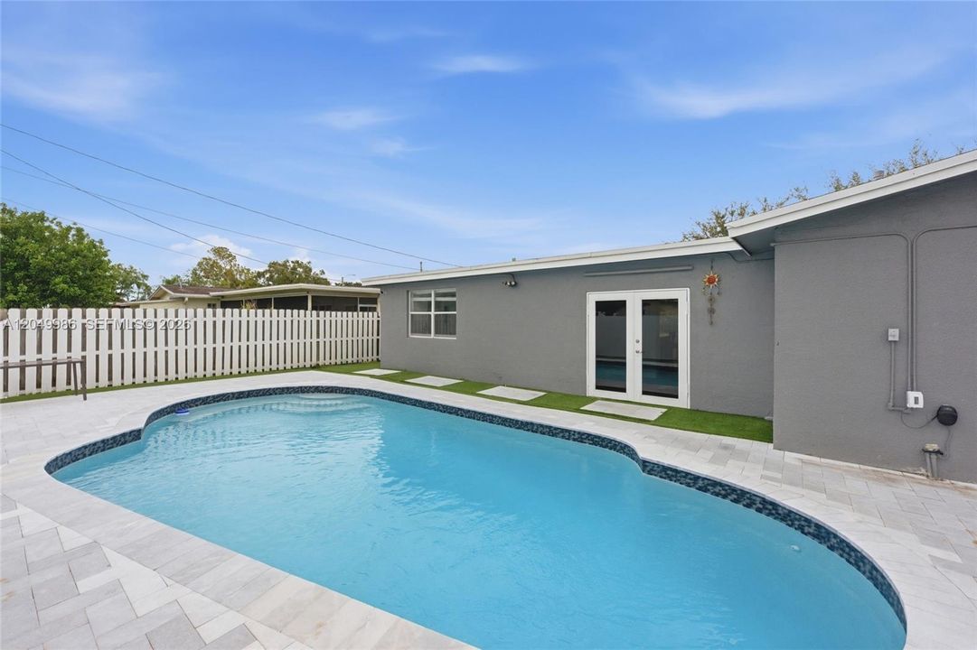 For Sale: $599,000 (4 beds, 2 baths, 1537 Square Feet)