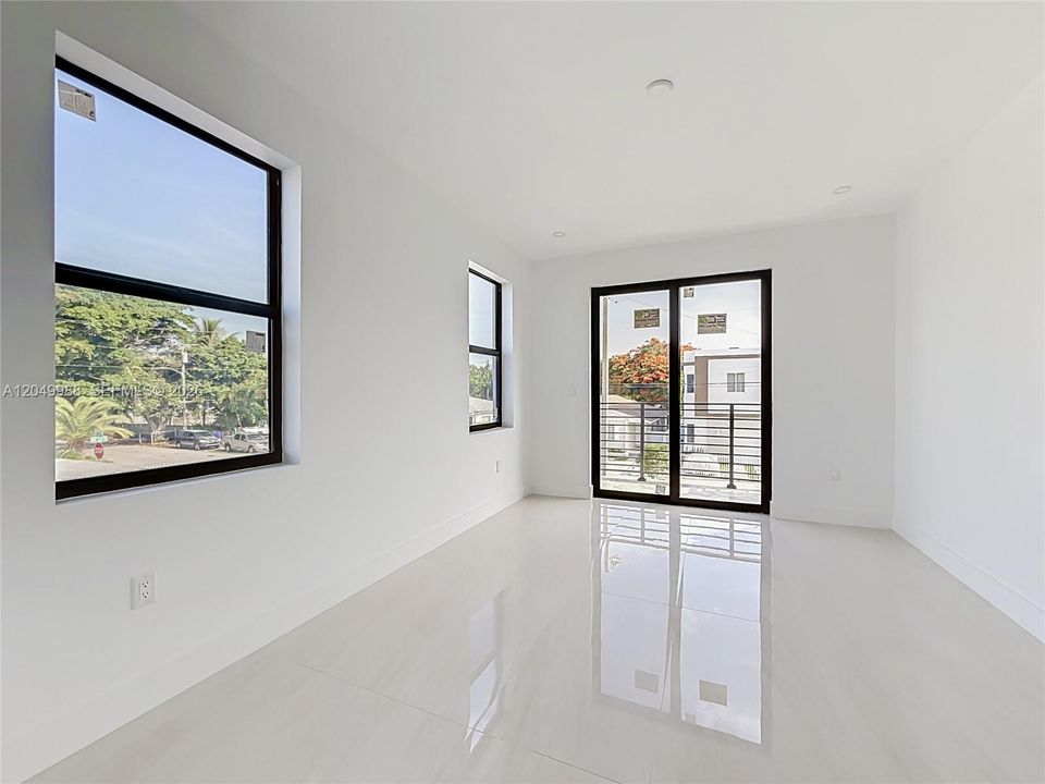 For Sale: $1,399,000 (3 beds, 3 baths, 2010 Square Feet)