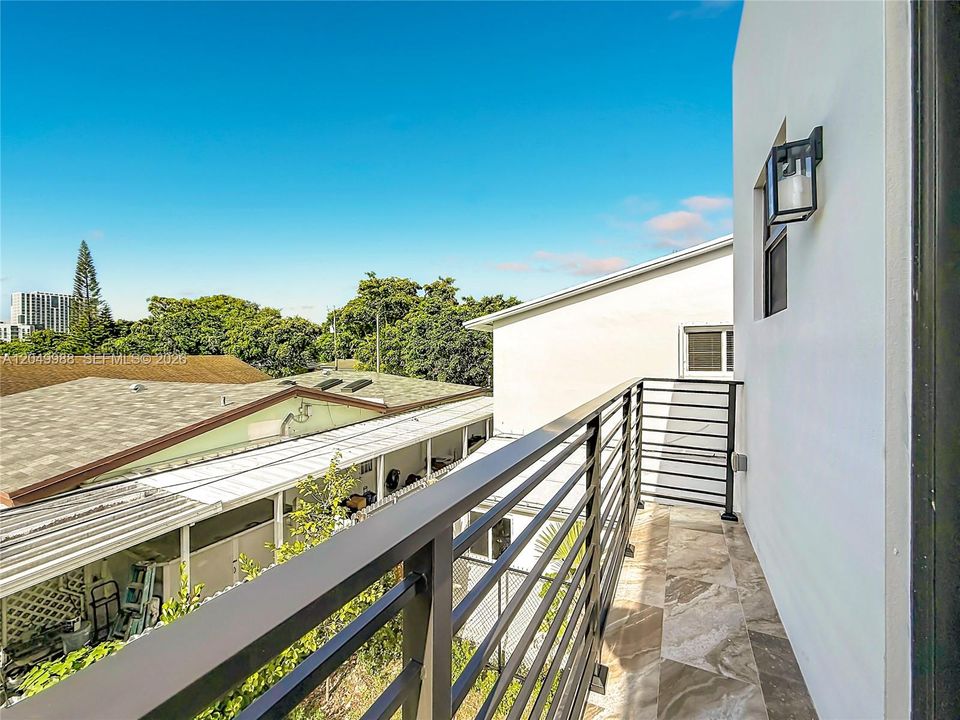 For Sale: $1,399,000 (3 beds, 3 baths, 2010 Square Feet)