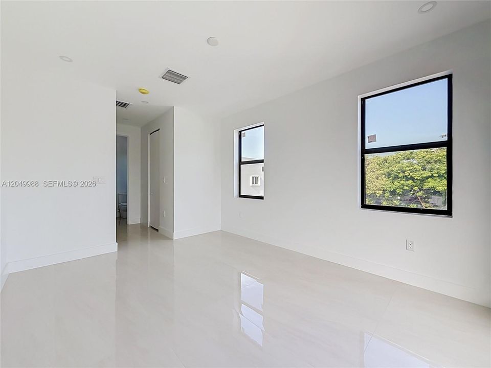 For Sale: $1,399,000 (3 beds, 3 baths, 2010 Square Feet)