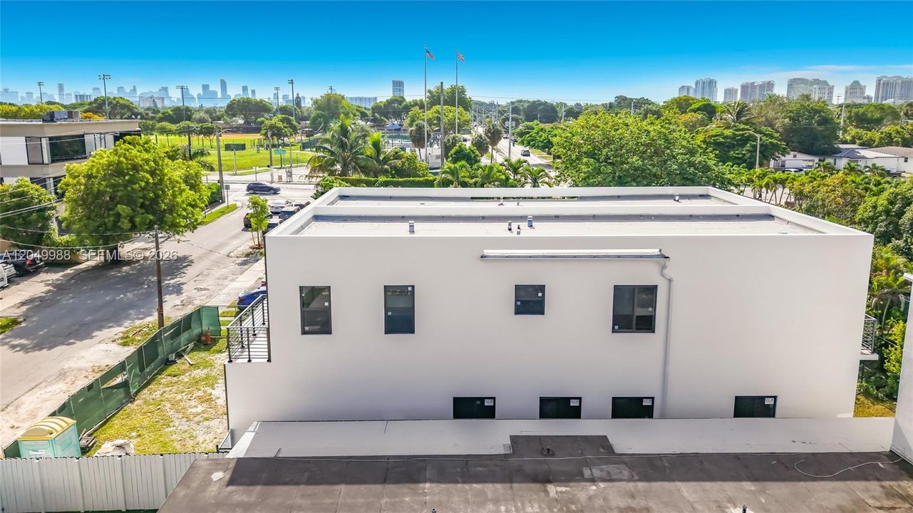For Sale: $1,399,000 (3 beds, 3 baths, 2010 Square Feet)