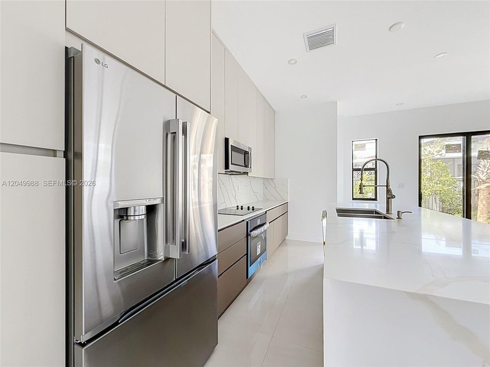 For Sale: $1,399,000 (3 beds, 3 baths, 2010 Square Feet)