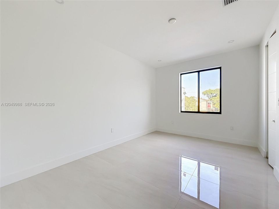 For Sale: $1,399,000 (3 beds, 3 baths, 2010 Square Feet)