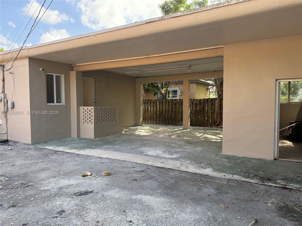 For Rent: $3,999 (4 beds, 2 baths, 1252 Square Feet)