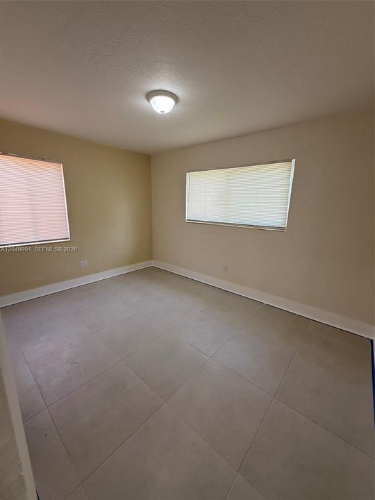 For Rent: $3,999 (4 beds, 2 baths, 1252 Square Feet)