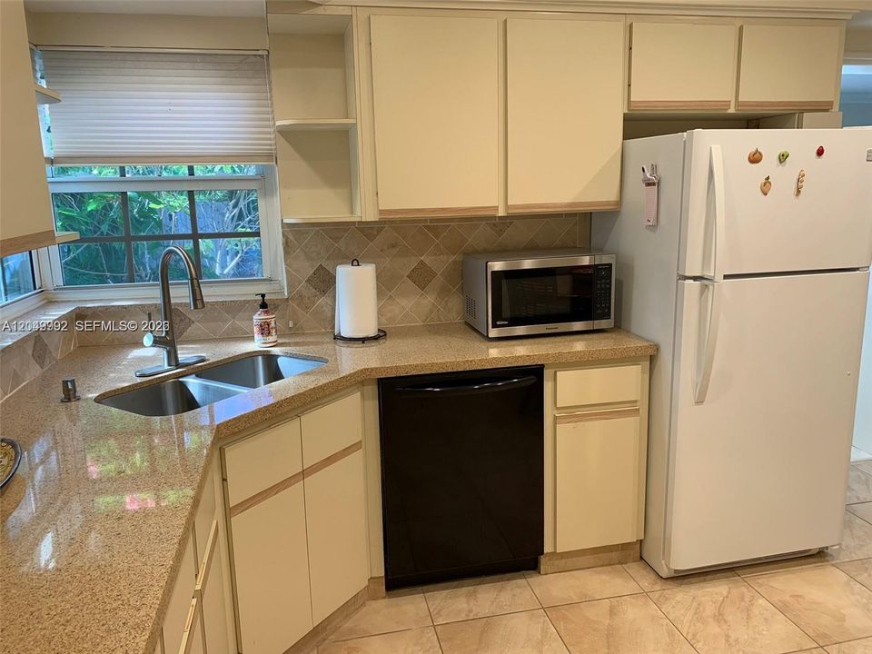 For Rent: $5,900 (2 beds, 2 baths, 1582 Square Feet)