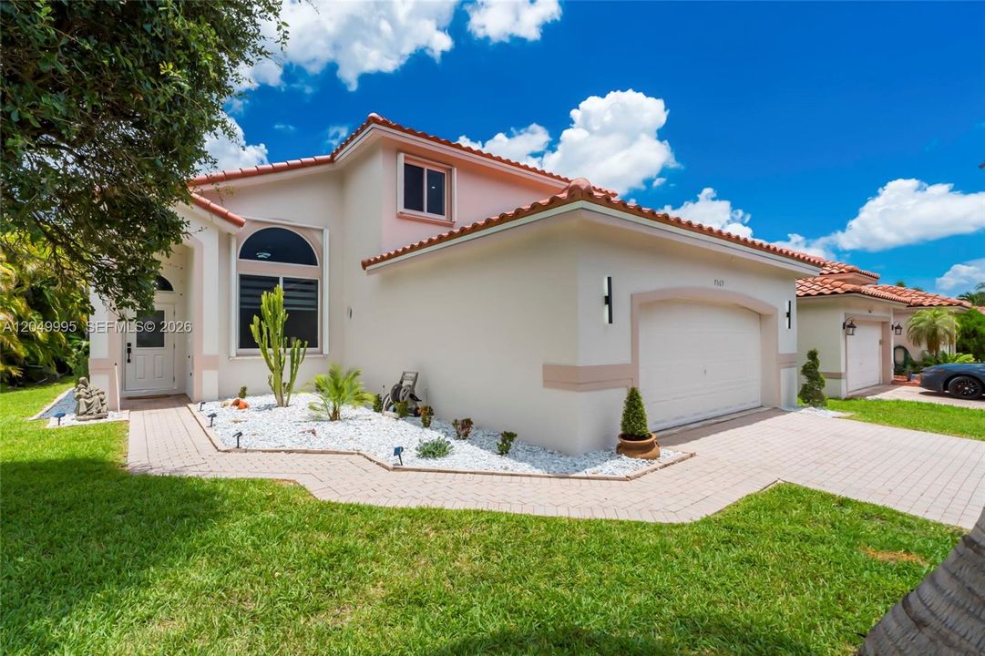 На продажу: $689,999 (4 спален, 3 ванн, 2174 Квадратных фут)