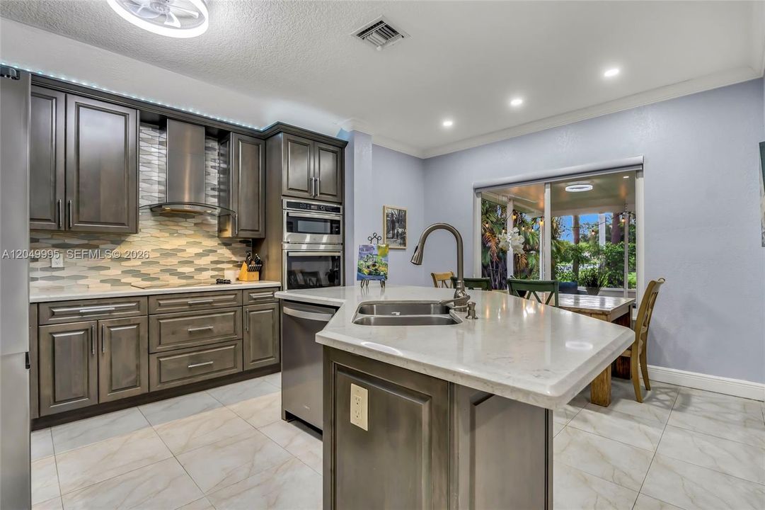 На продажу: $689,999 (4 спален, 3 ванн, 2174 Квадратных фут)