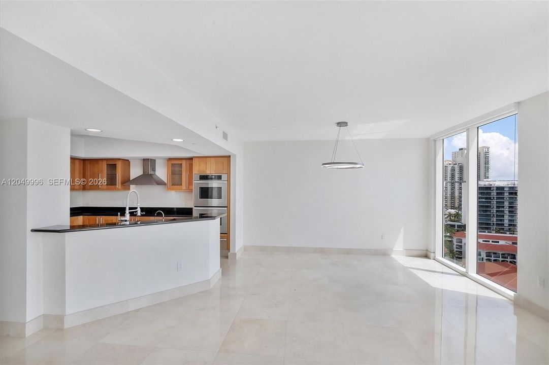 В аренду: $8,500 (2 спален, 2 ванн, 2433 Квадратных фут)