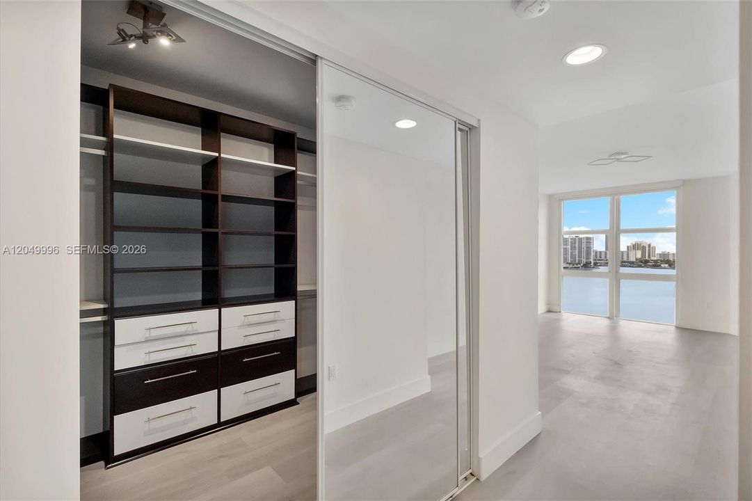 В аренду: $8,500 (2 спален, 2 ванн, 2433 Квадратных фут)