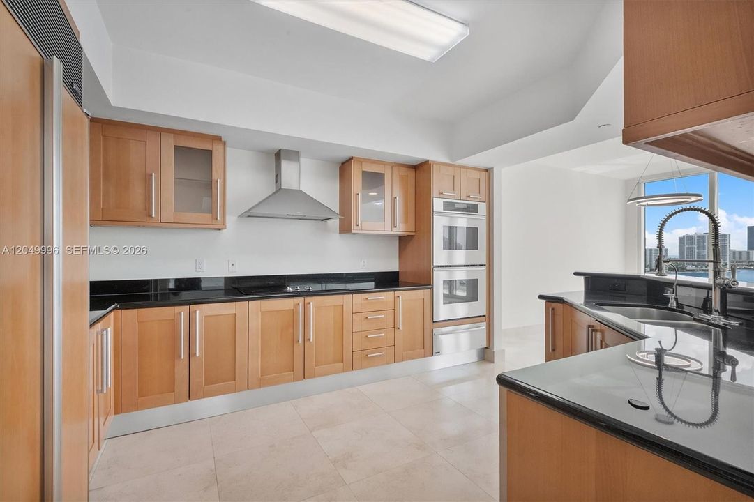 В аренду: $8,500 (2 спален, 2 ванн, 2433 Квадратных фут)