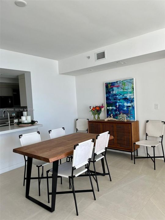 For Rent: $4,300 (2 beds, 2 baths, 1178 Square Feet)