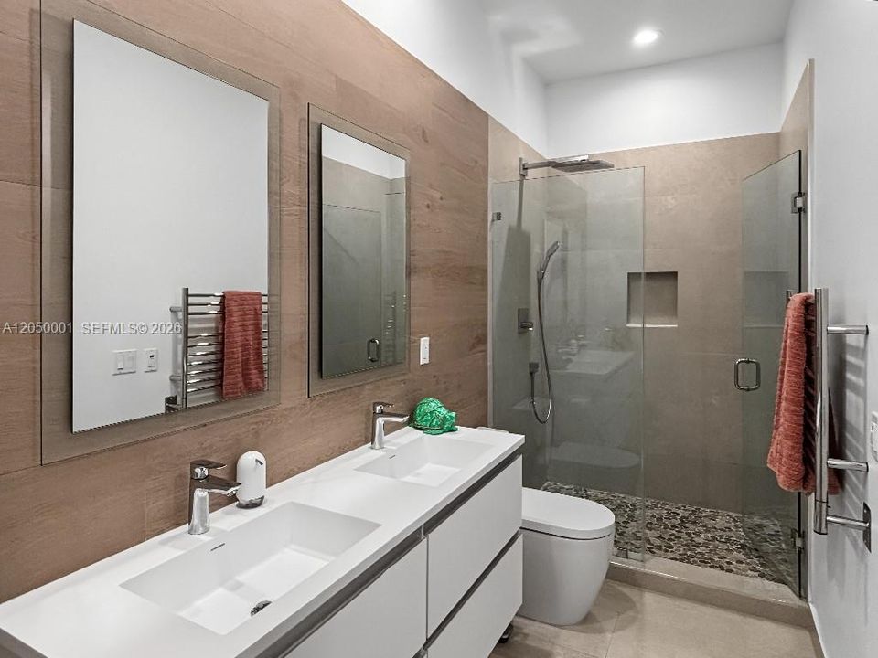 For Sale: $2,100,000 (3 beds, 2 baths, 2453 Square Feet)