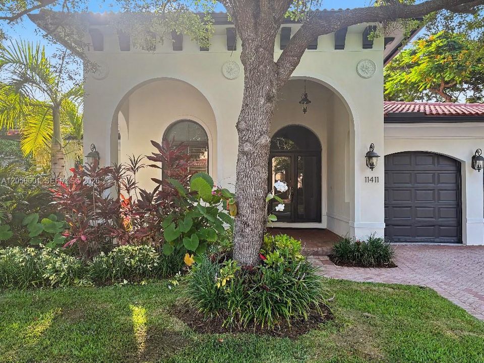 For Sale: $2,100,000 (3 beds, 2 baths, 2453 Square Feet)