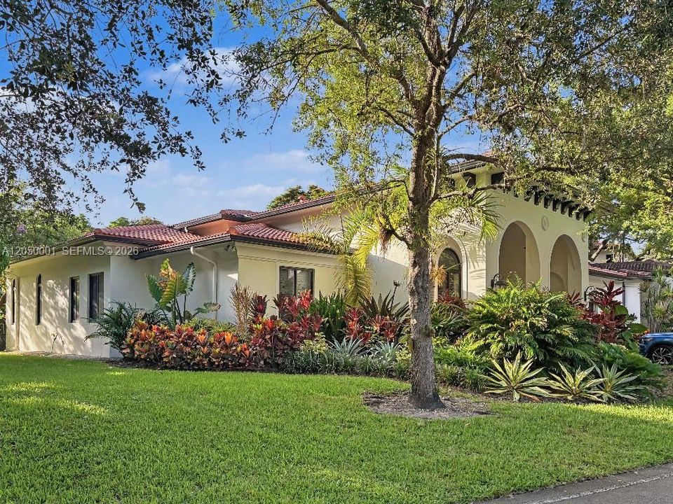 For Sale: $2,100,000 (3 beds, 2 baths, 2453 Square Feet)