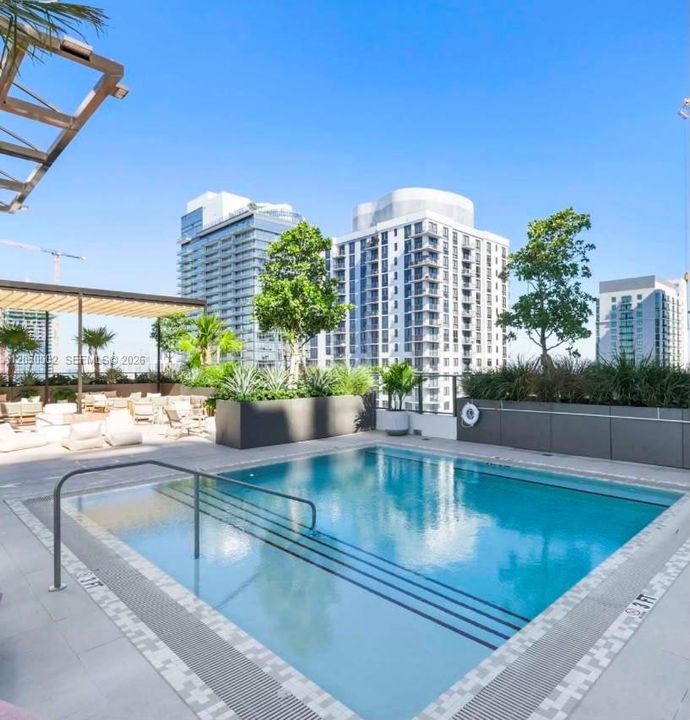 For Rent: $2,800 (0 beds, 1 baths, 321 Square Feet)