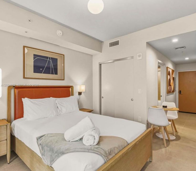 For Rent: $2,800 (0 beds, 1 baths, 321 Square Feet)