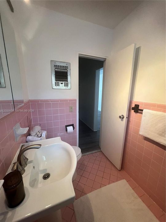 For Rent: $1,550 (0 beds, 1 baths, 406 Square Feet)
