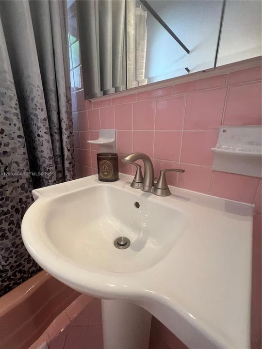 For Rent: $1,550 (0 beds, 1 baths, 406 Square Feet)