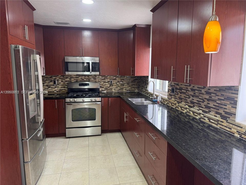 For Rent: $3,900 (4 beds, 3 baths, 1656 Square Feet)