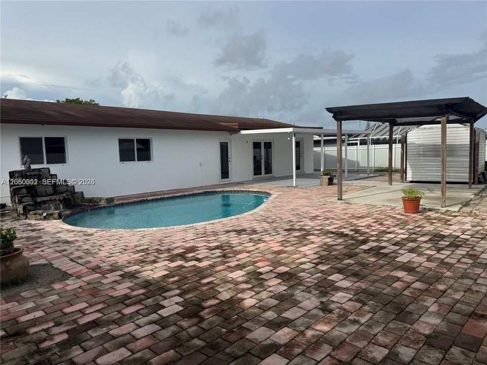 For Rent: $3,900 (4 beds, 3 baths, 1656 Square Feet)