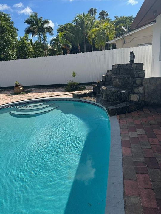 For Rent: $3,900 (4 beds, 3 baths, 1656 Square Feet)