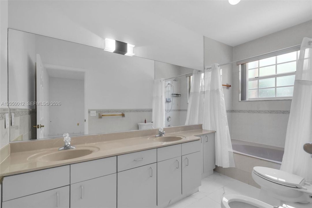 En Venta: $704,000 (3 camas, 2 baños, 1889 Pies cuadrados)