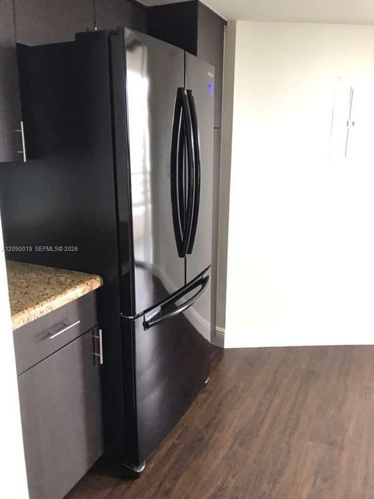 For Rent: $2,999 (2 beds, 2 baths, 1302 Square Feet)