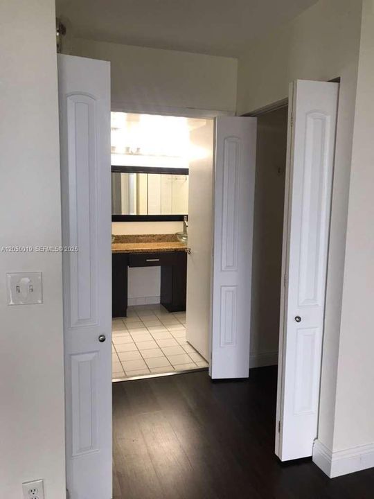 For Rent: $2,999 (2 beds, 2 baths, 1302 Square Feet)