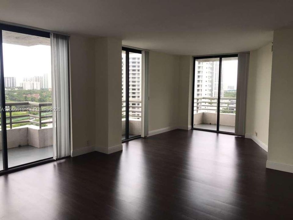 For Rent: $2,999 (2 beds, 2 baths, 1302 Square Feet)