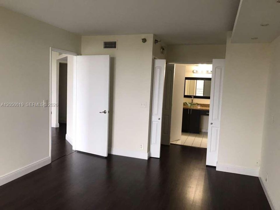 For Rent: $2,999 (2 beds, 2 baths, 1302 Square Feet)